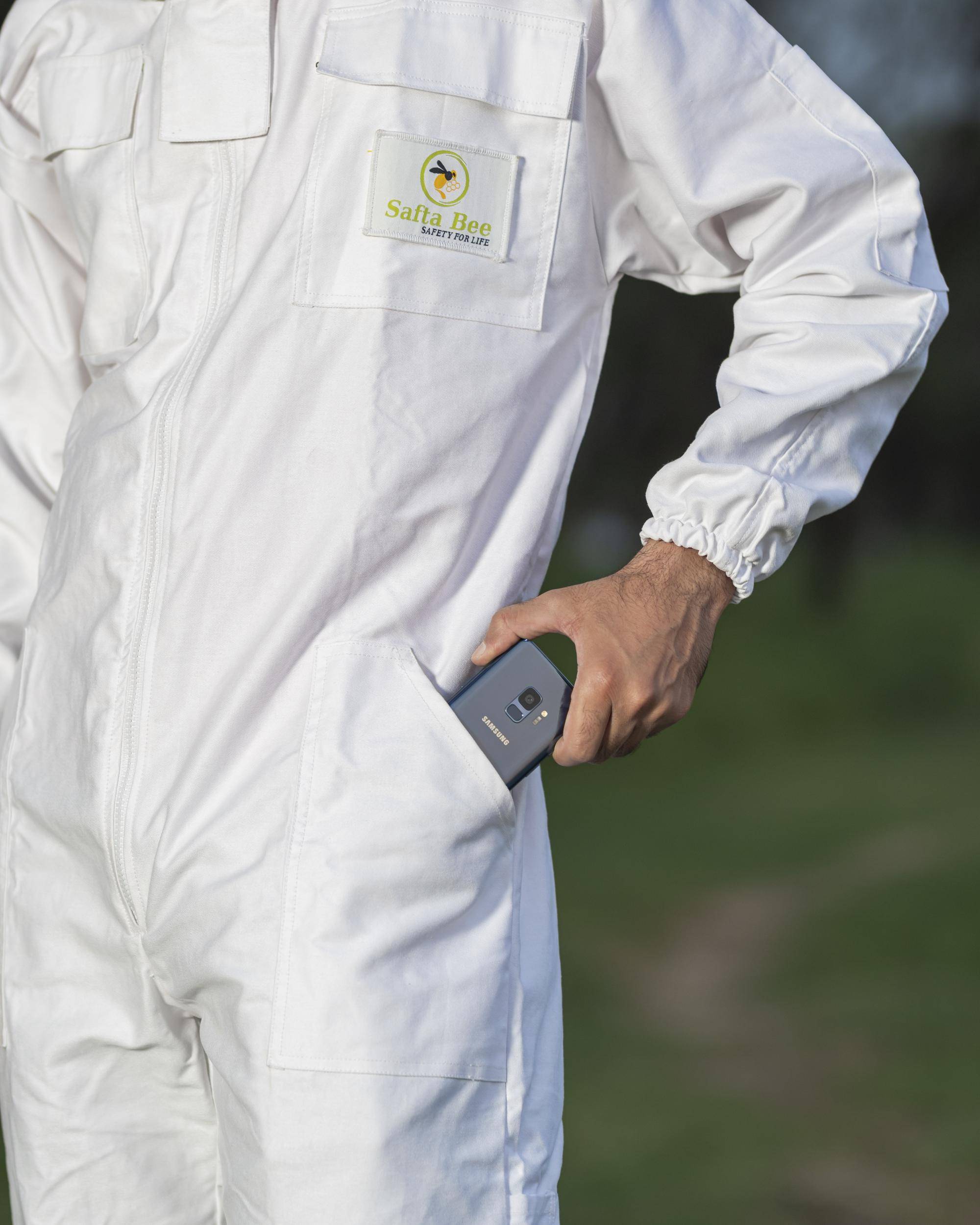 Safta Bee Beekeeper Outfit – Premium non-flammable beekeeping suit with fencing veil, designed for optimal protection and comfort during beekeeping tasks.