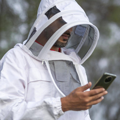 Safta Bee Beekeeper Outfit – Premium non-flammable beekeeping suit with fencing veil, designed for optimal protection and comfort during beekeeping tasks.